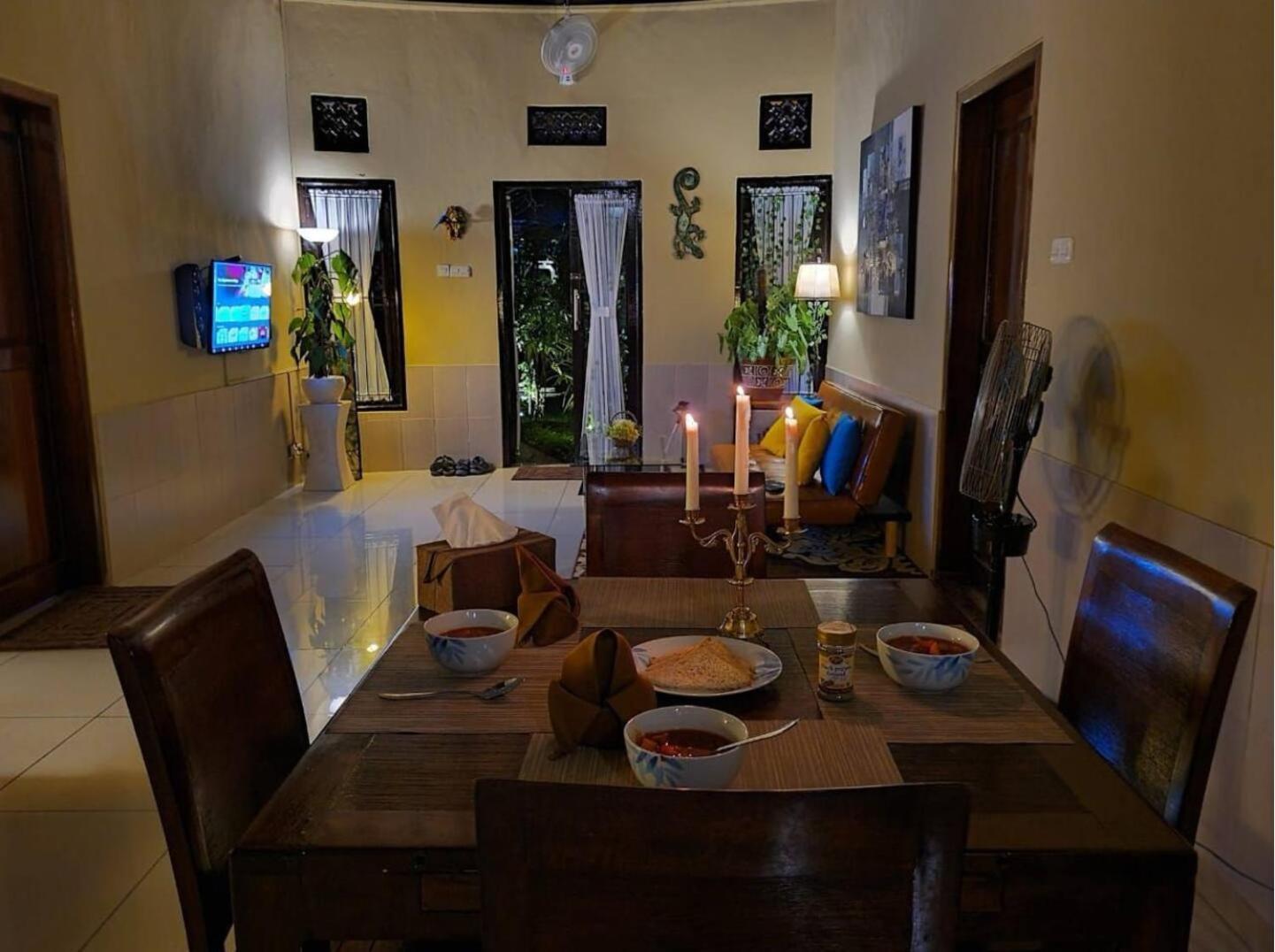 Aurora Villa *
